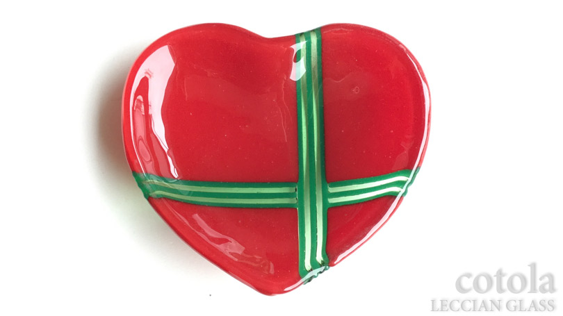 ハート形のお皿　Tomoeさんガラスフュージング作品｜岐阜cotola｜レチアンガラス資格認定講座