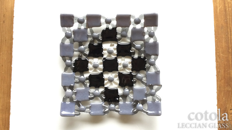 フラワーメッシュプレート　Tomoeさんガラスフュージング作品｜岐阜cotola｜レチアンガラス資格認定講座